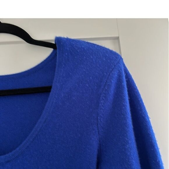 Frame Cashmere Blend Sweater
Padded Shoulder Knee Length Blue...NWT Size S - Picture 7 of 8